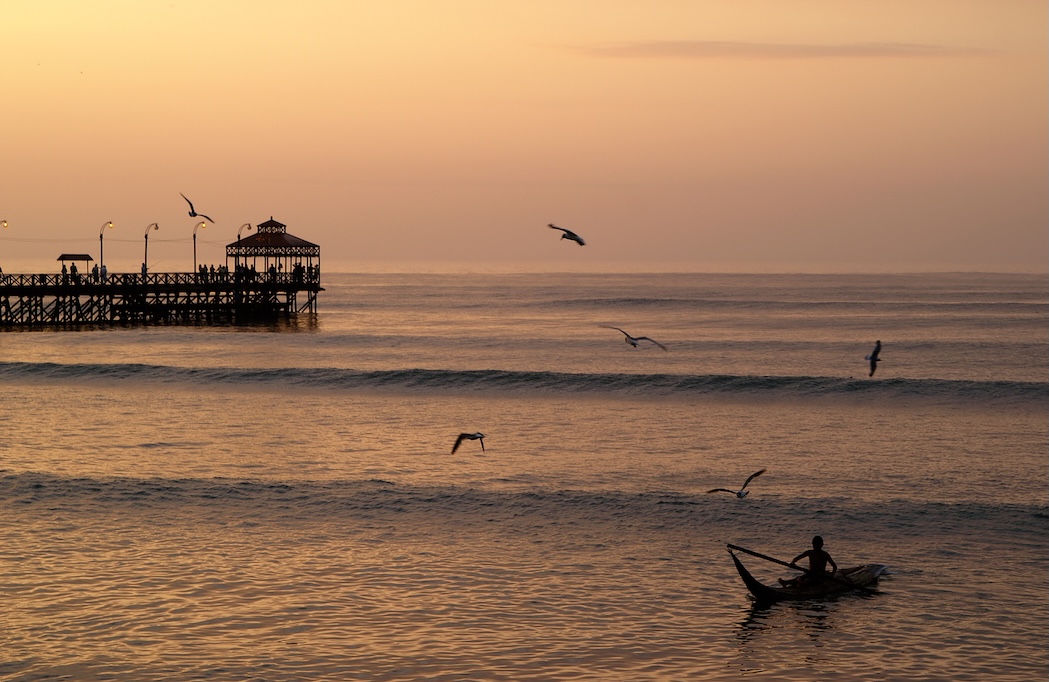Perù - Huanchaco - spiaggia - tramonto - Tuttaltromondo